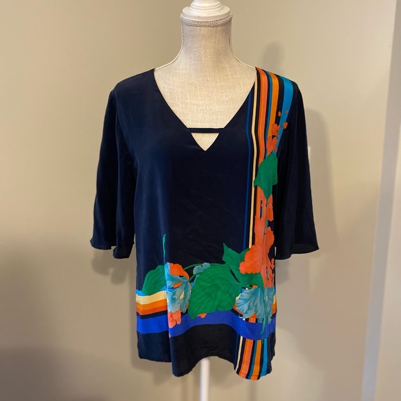 Ecru Silk Floral V-Neck Blouse - Picture 2 of 8